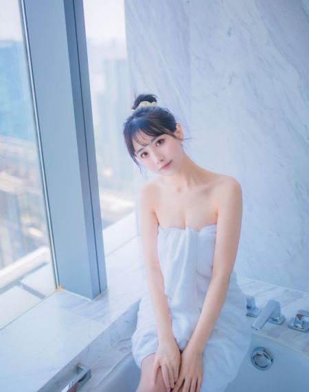 国产图片偷拍在线电影_4K高清视频观看
